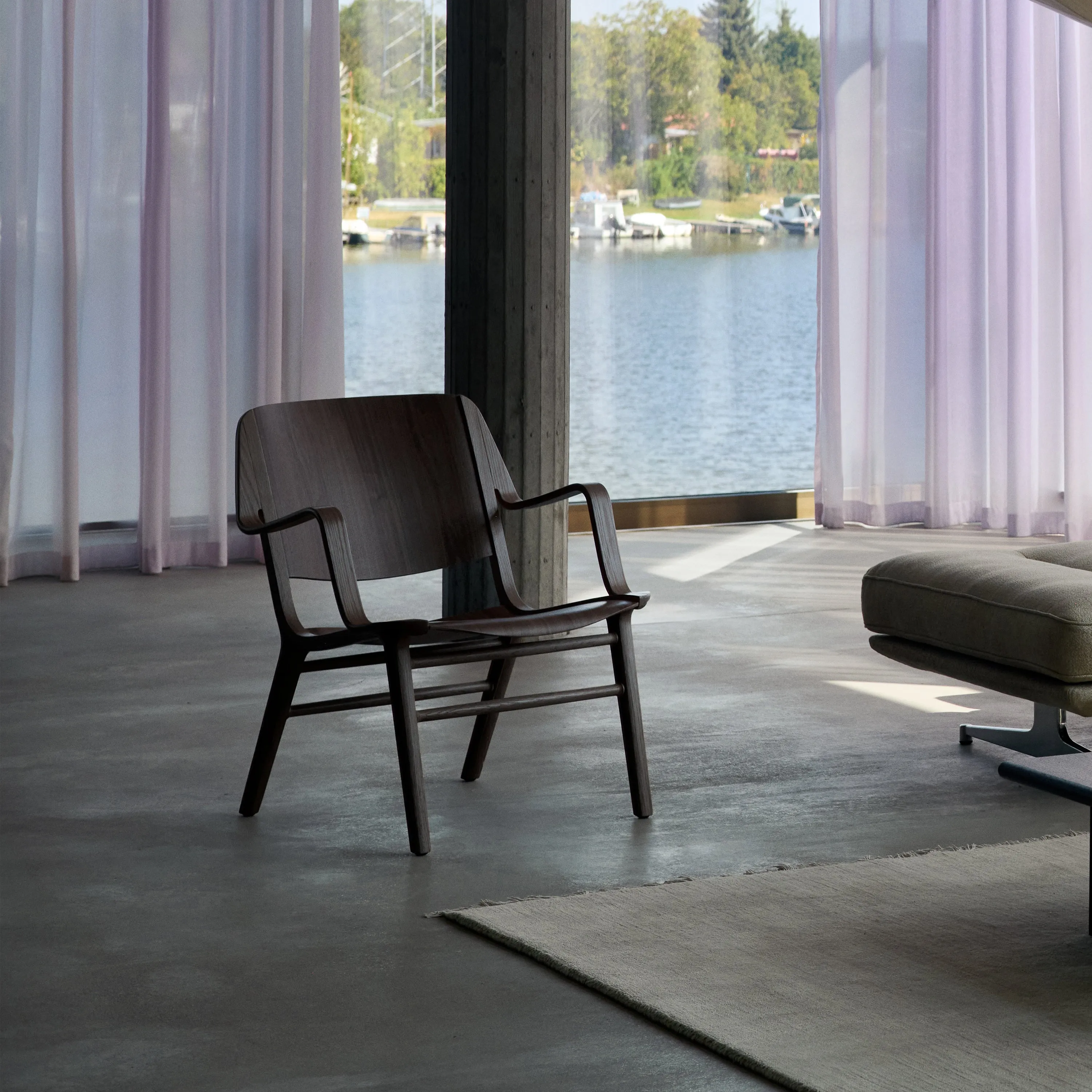 AX Lounge Chair
