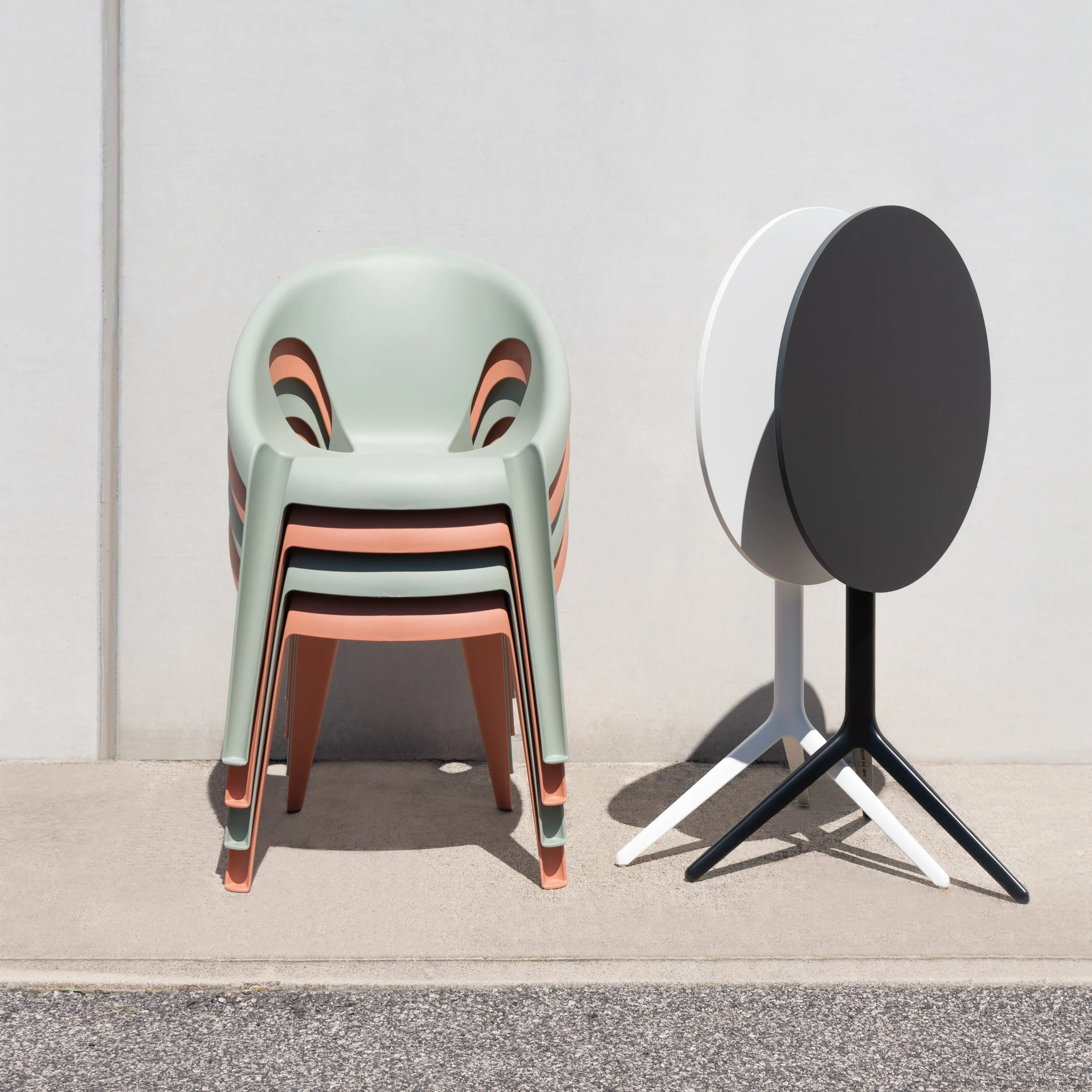 Bell Outdoor Stacking Chair (Set of 4)