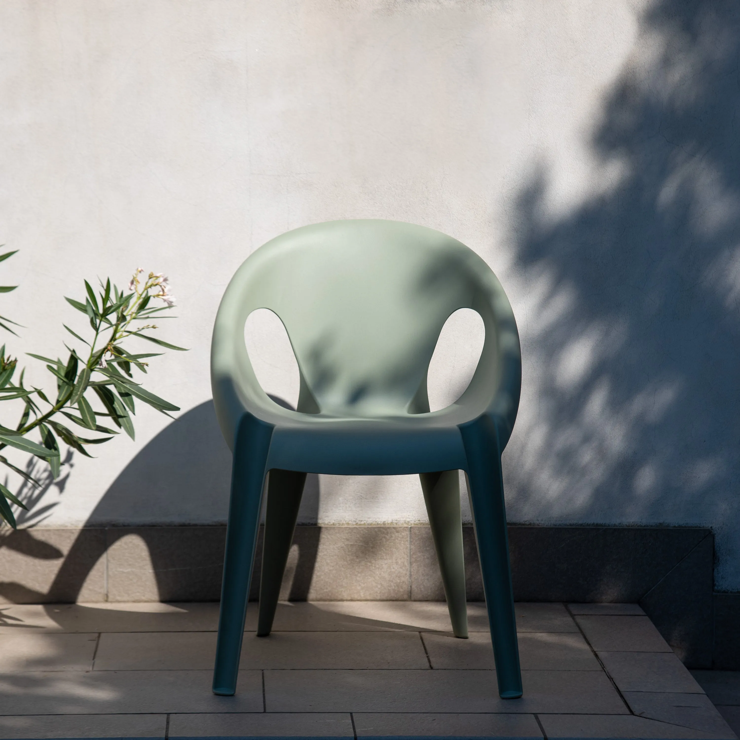 Bell Outdoor Stacking Chair (Set of 4)