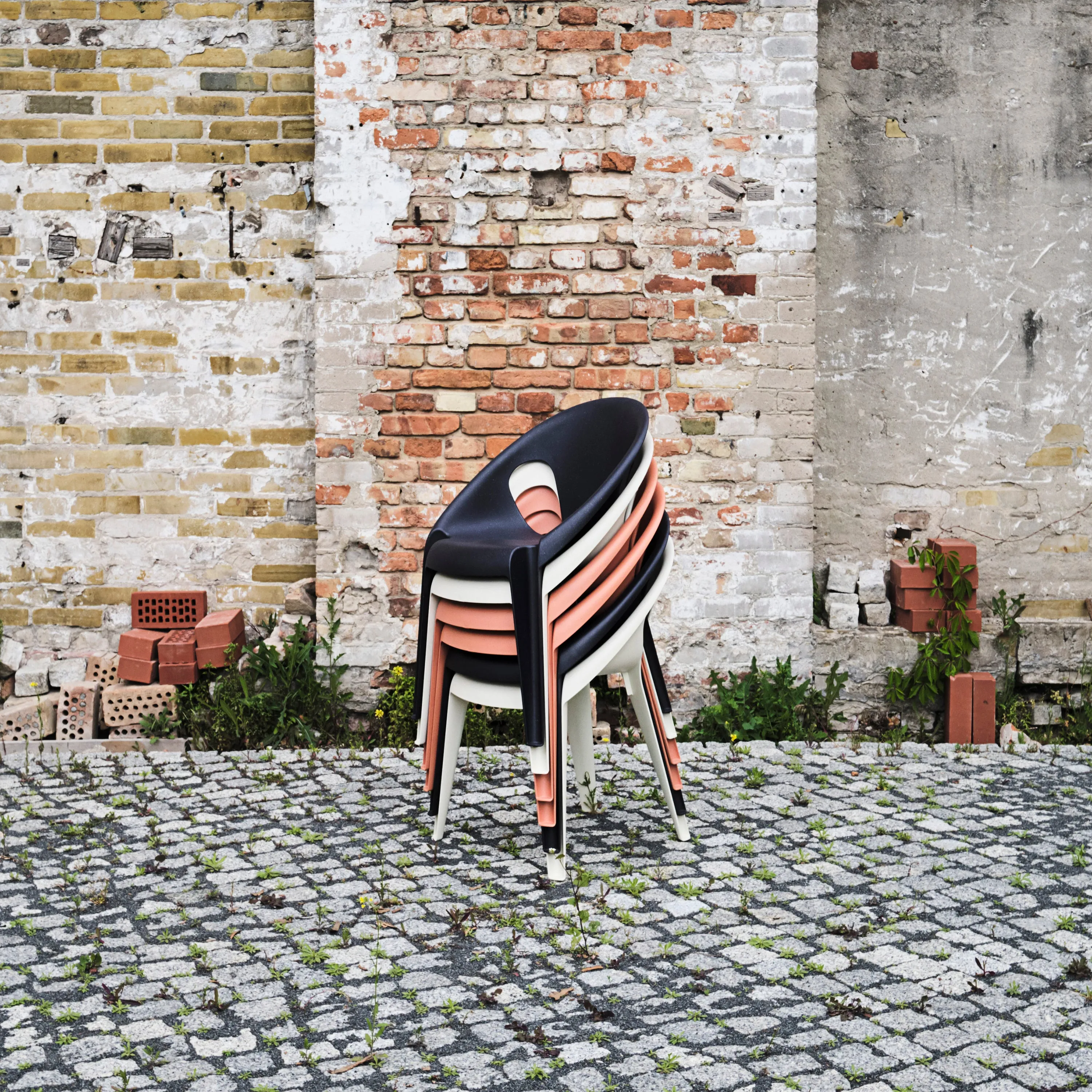 Bell Outdoor Stacking Chair (Set of 4)