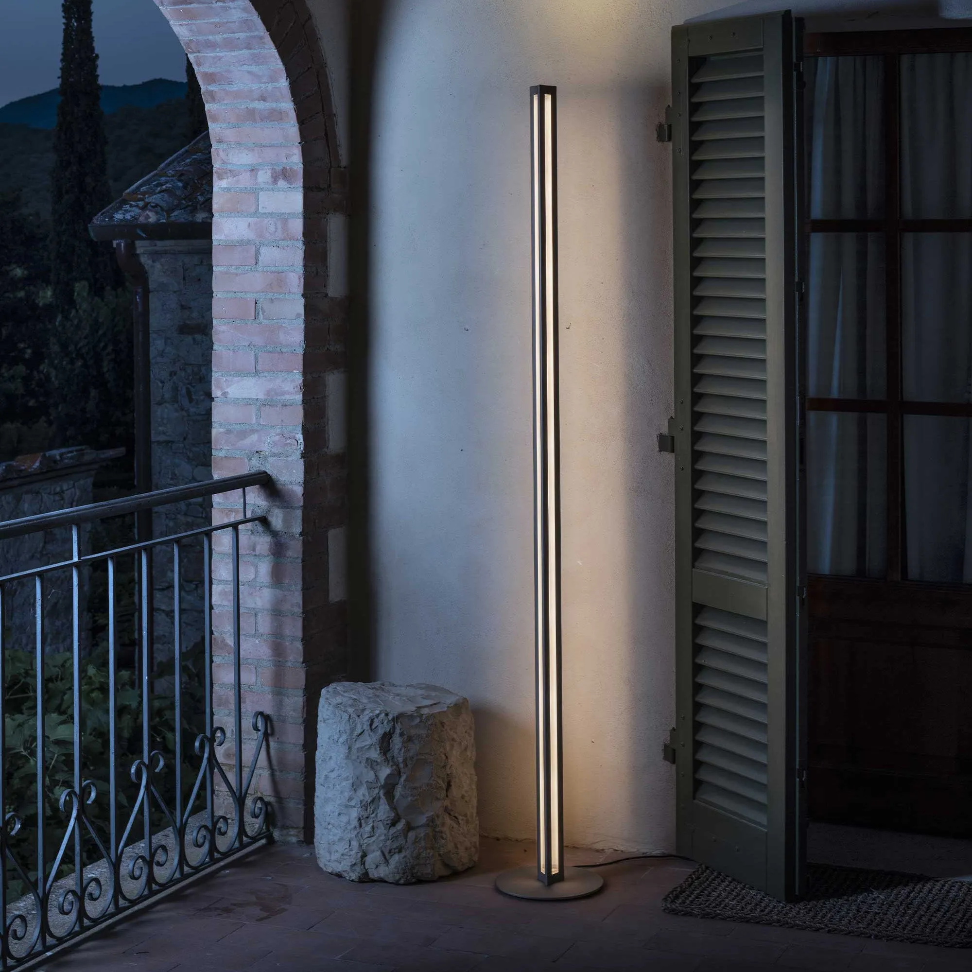 Chiaroscura Floor Lamp