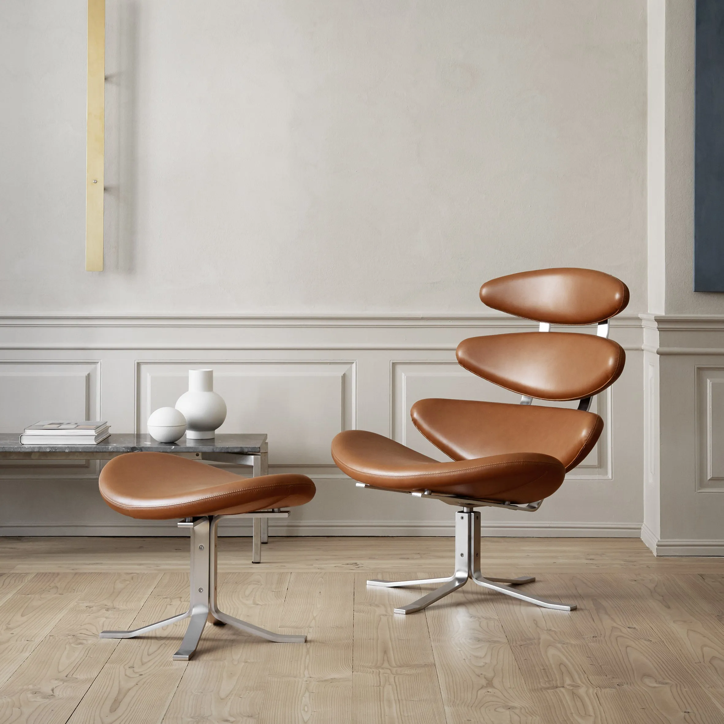 Corona Swivel Lounge Chair
