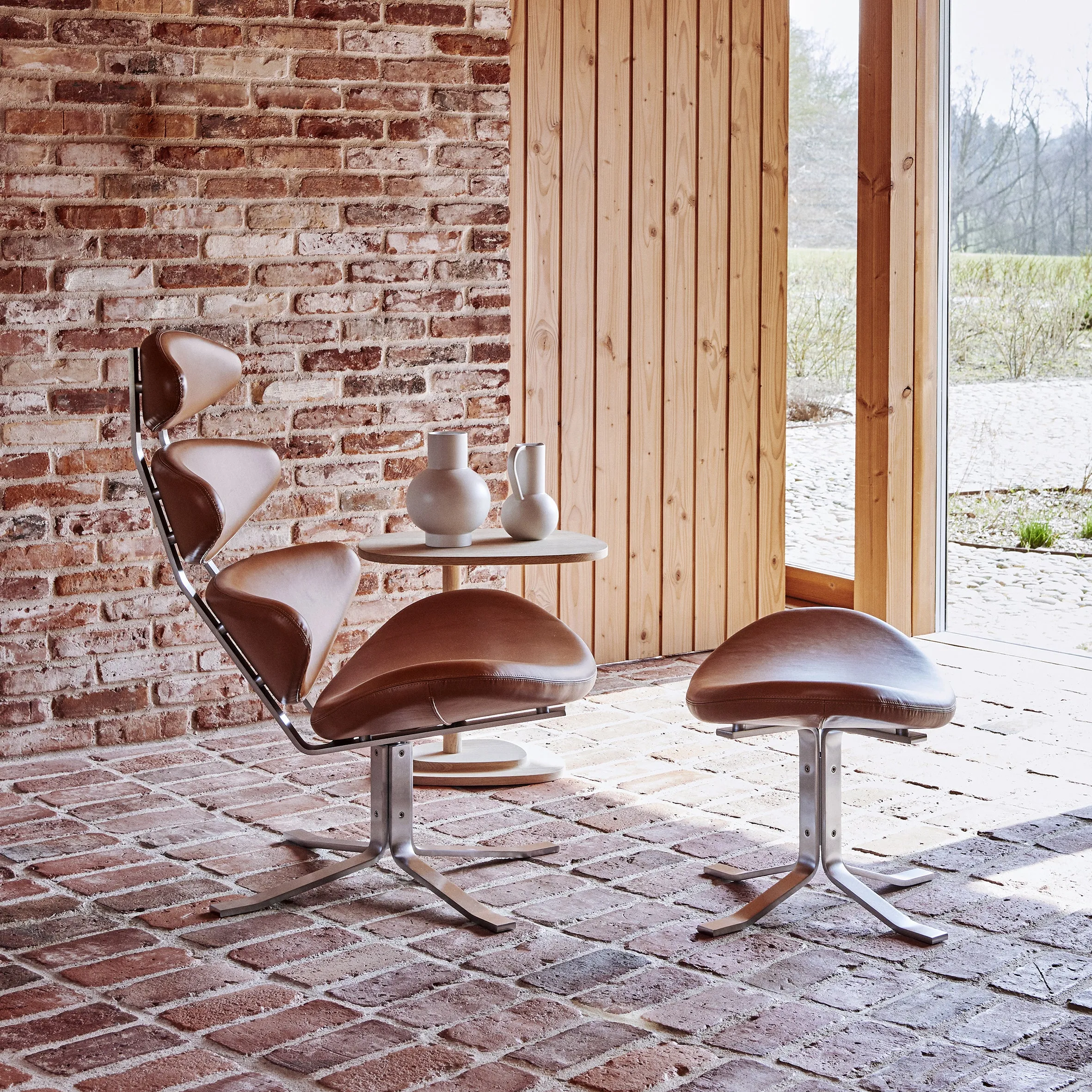 Corona Swivel Lounge Chair