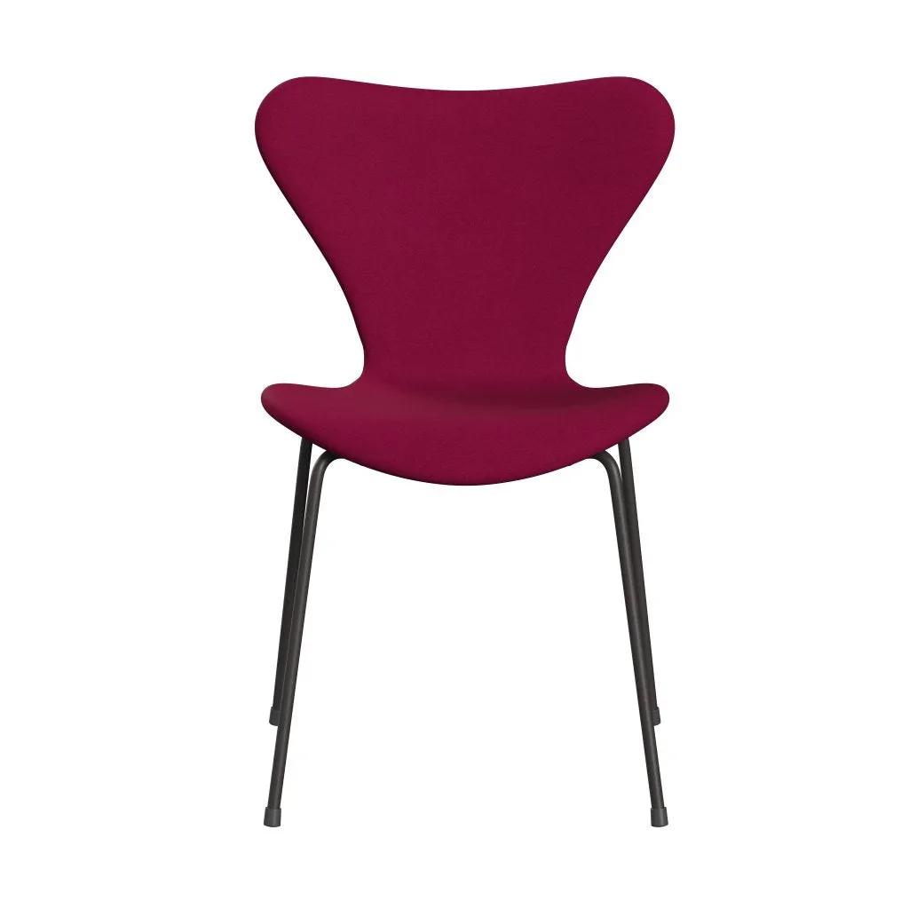 Fritz Hansen Series 7™ Chair Full Upholstery, Warm Graphite/Divina Pink Dark